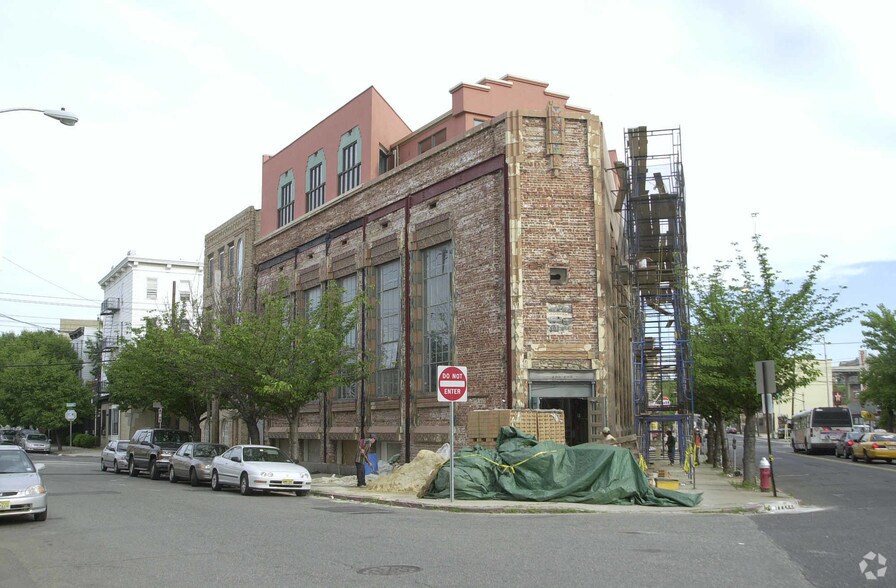 295 Newark Ave, Jersey City, NJ for sale - Primary Photo - Image 1 of 1