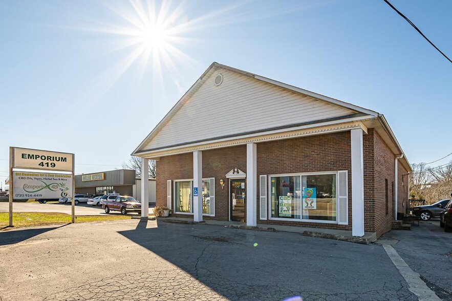 1102 Mineral Wells Ave, Paris, TN for sale - Building Photo - Image 1 of 27