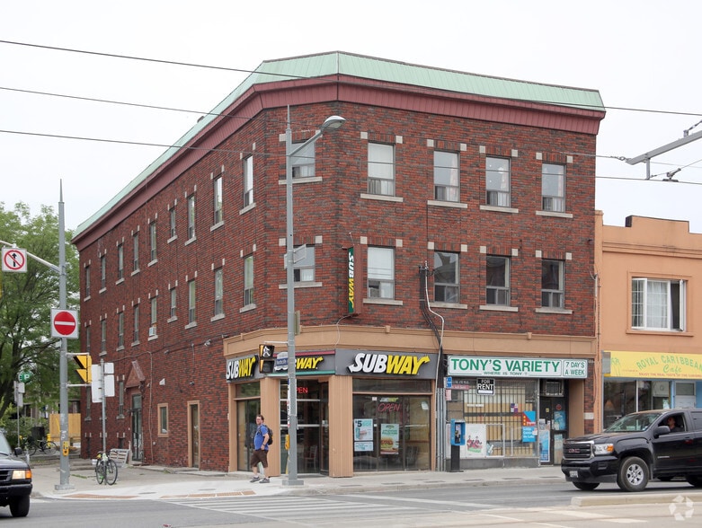 1123-1125 St Clair Ave W, Toronto, ON for lease - Primary Photo - Image 1 of 2