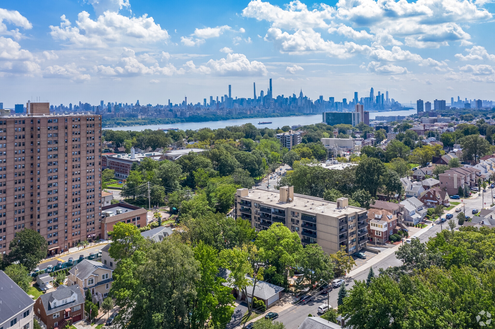 555 Rd, Cliffside Park, NJ 07010 Office for Lease