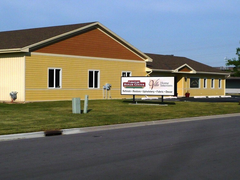 1996 Commercial Way, Green Bay, WI for sale - Building Photo - Image 1 of 1