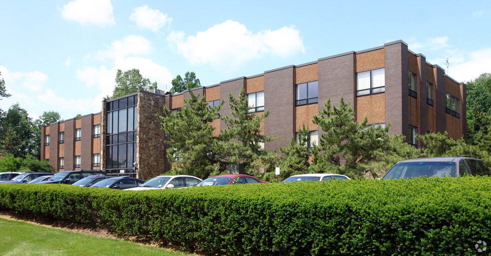 900 Corporate Dr, Mahwah, NJ for lease - Building Photo - Image 1 of 5