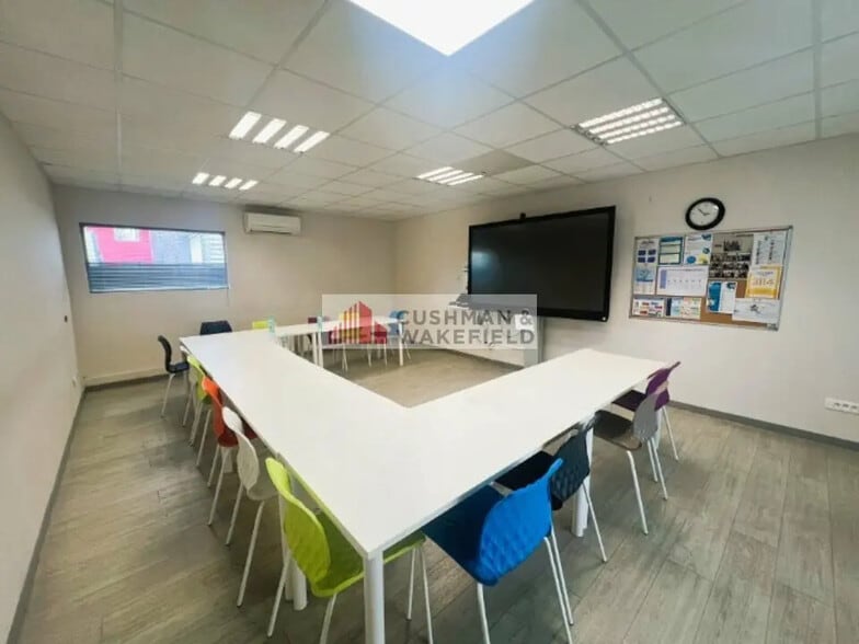 Office in Nîmes for lease - Interior Photo - Image 1 of 3