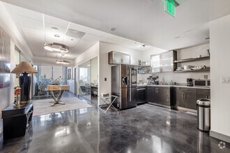 11645 Wilshire Blvd, Los Angeles, CA for lease Interior Photo- Image 2 of 10