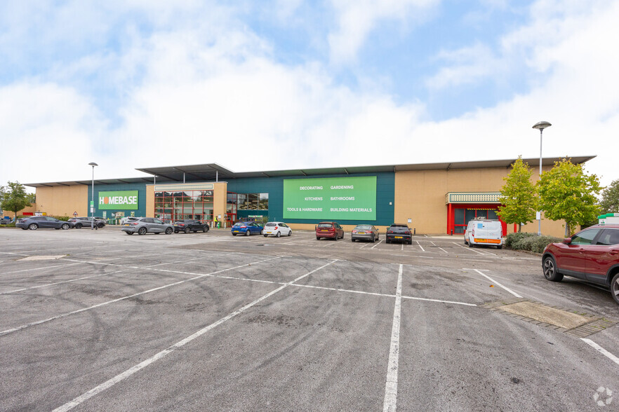 Snowdon Dr, Milton Keynes for lease - Primary Photo - Image 1 of 2