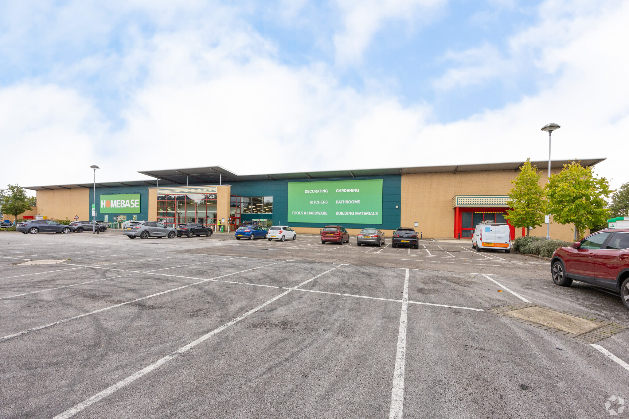 Snowdon Dr, Milton Keynes for lease Primary Photo- Image 1 of 3