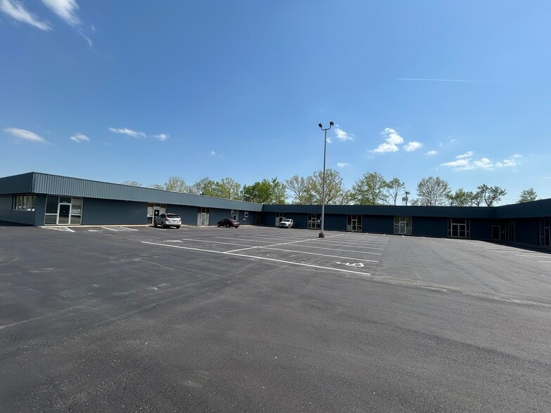 724 Airways Blvd, Jackson, TN for lease - Building Photo - Image 2 of 7