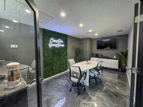 7320 Sanibel Blvd, Fort Myers, FL for lease Interior Photo- Image 1 of 9