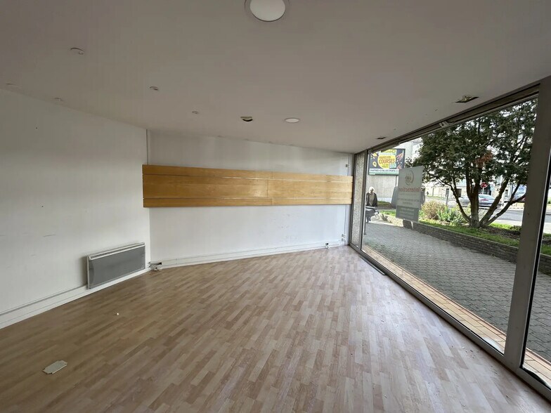 55 Rue Du Grand Faubourg, Chartres for lease - Interior Photo - Image 3 of 5