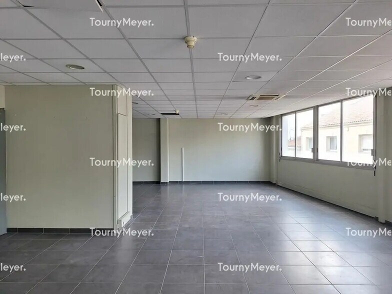 Office in Bordeaux for sale - Interior Photo - Image 3 of 8