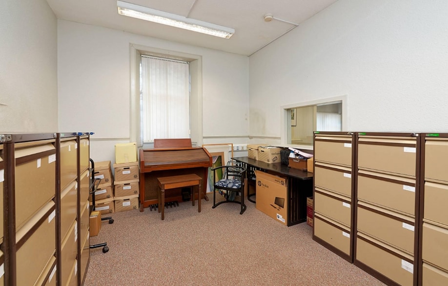 1 North Biggar Rd, Airdrie, ML6 6EH Office for Sale