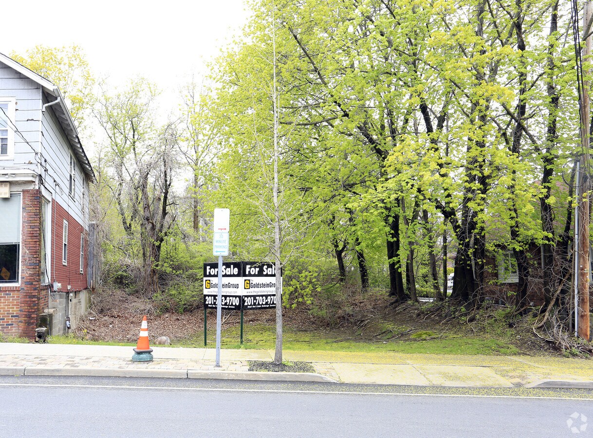 4446 Lake Rd, Congers, NY 10920