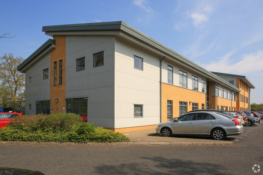 Metcalf Way, Crawley for lease - Building Photo - Image 2 of 2