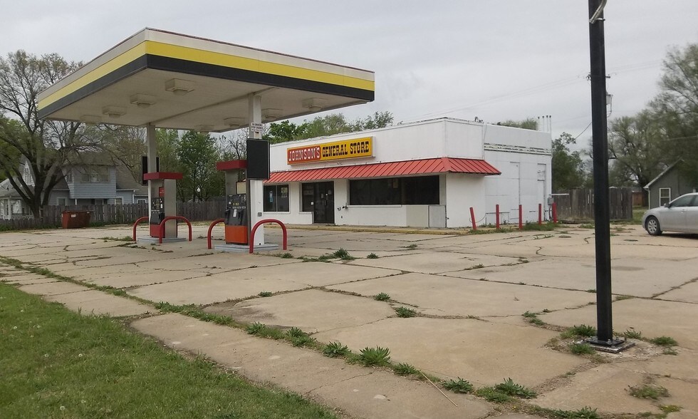 201-203 W Mary St, Yates Center, KS for sale - Building Photo - Image 1 of 1