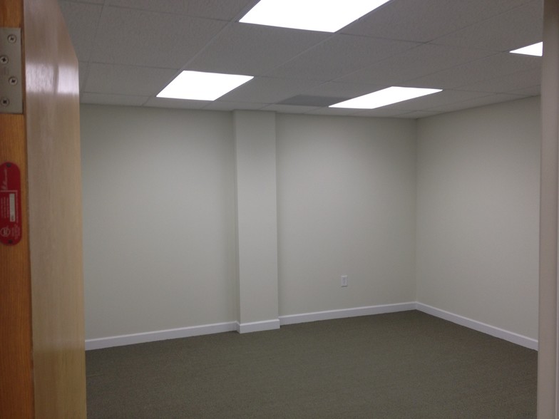 2508 N Main St, Anderson, SC for lease - Interior Photo - Image 3 of 12