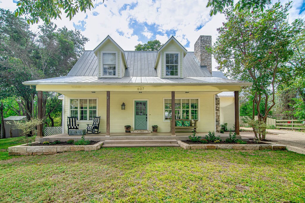 607 E Creek St, Fredericksburg, TX for sale Primary Photo- Image 1 of 1