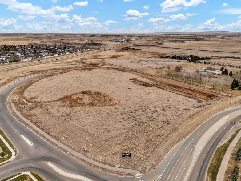 3010 Strachan Rd SE, Medicine Hat, AB for lease - Primary Photo - Image 1 of 4
