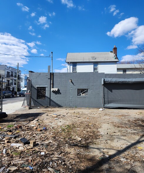 865 Liberty Ave, Brooklyn, NY for sale - Building Photo - Image 3 of 6