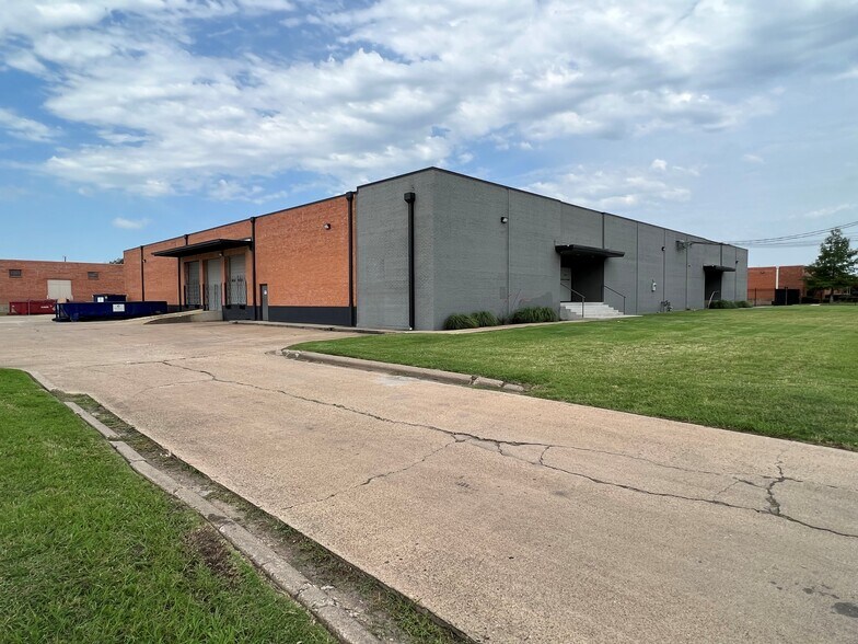 8105 Sovereign Row, Dallas, TX for sale - Building Photo - Image 1 of 1