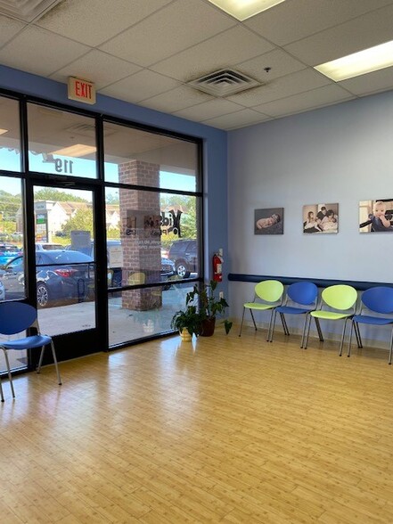 2773 Jefferson Davis Hwy, Stafford, VA for lease - Interior Photo - Image 1 of 11