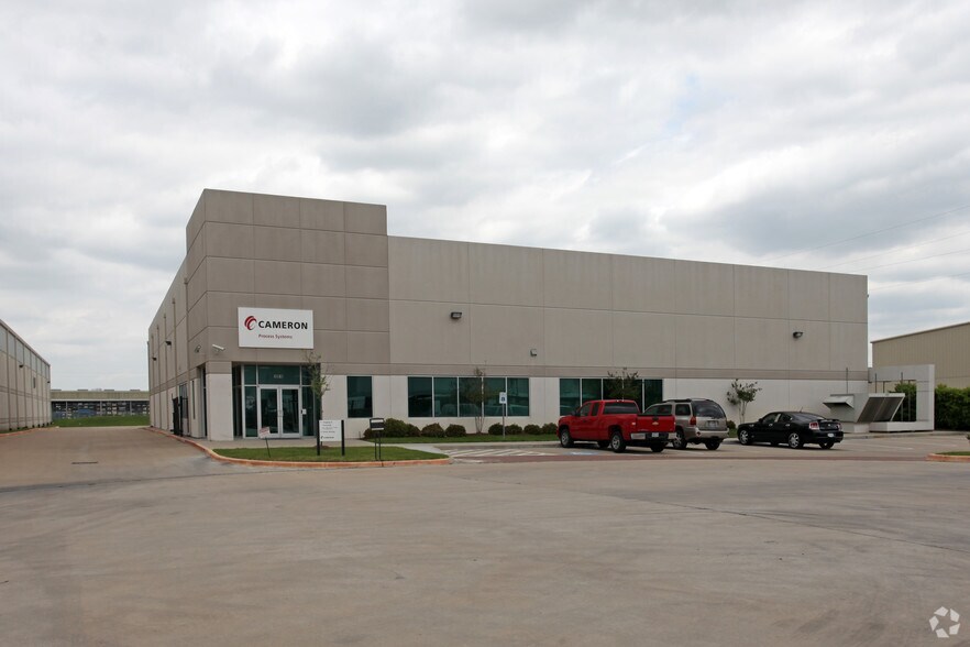 10810 Train Ct, Houston, TX for sale - Primary Photo - Image 1 of 1