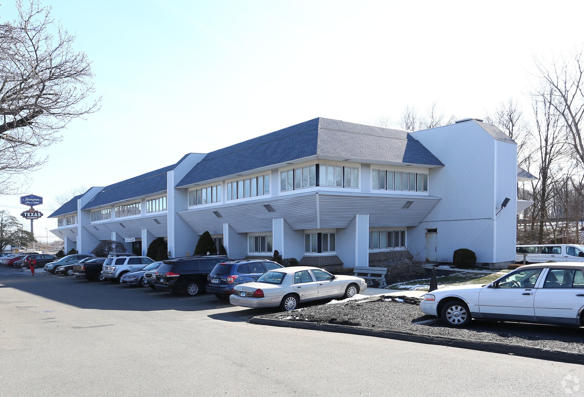 560 Saw Mill Rd, West Haven, CT 06516