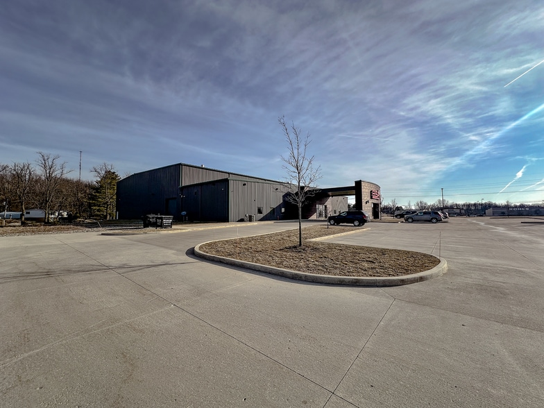 200 Intertech Pky, Angola, IN for sale - Building Photo - Image 3 of 16