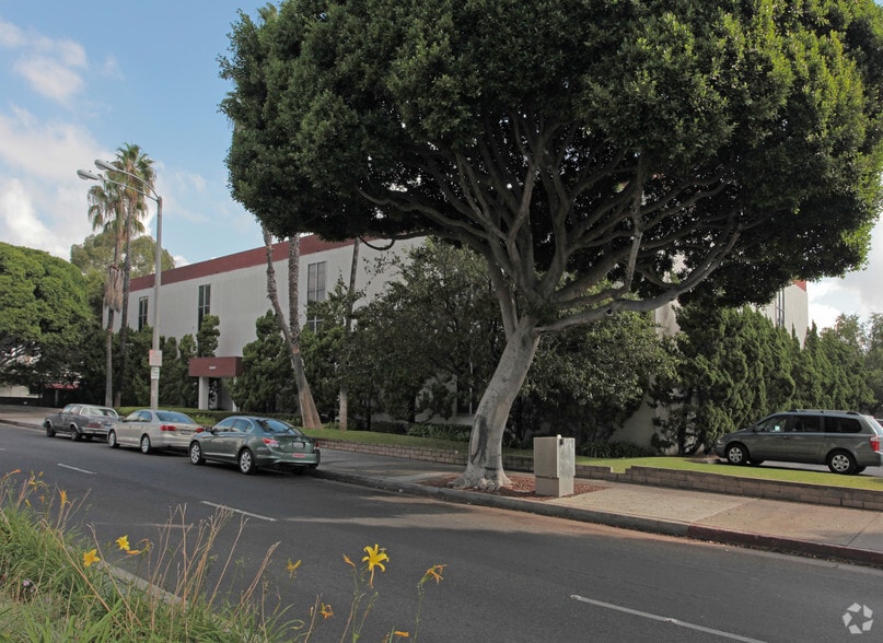 16660 Paramount Blvd, Paramount, CA for lease - Primary Photo - Image 1 of 4