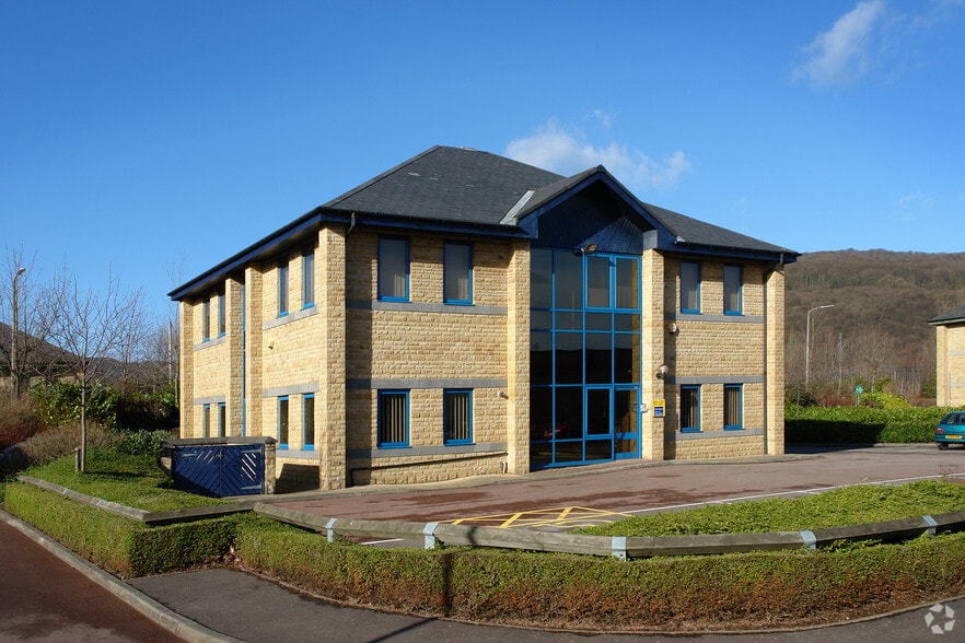 Lowfields Clos, Elland for sale - Primary Photo - Image 1 of 1