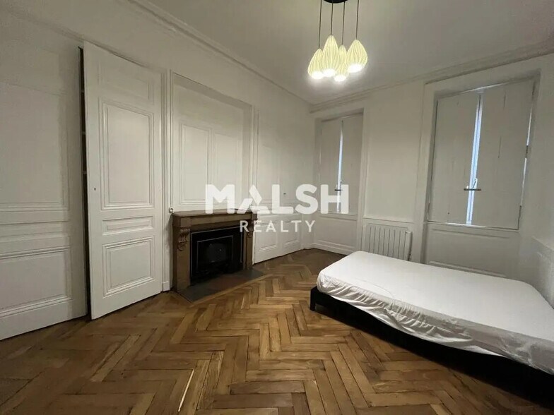 Office in Lyon for lease - Interior Photo - Image 2 of 7