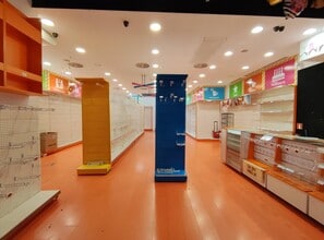 Retail in Terrassa, Barcelona for lease Interior Photo- Image 1 of 13