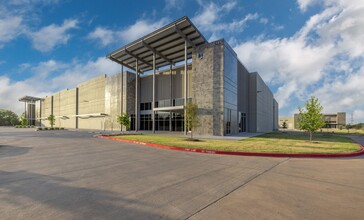 I-35 E, Denton, TX for lease Building Photo- Image 2 of 14