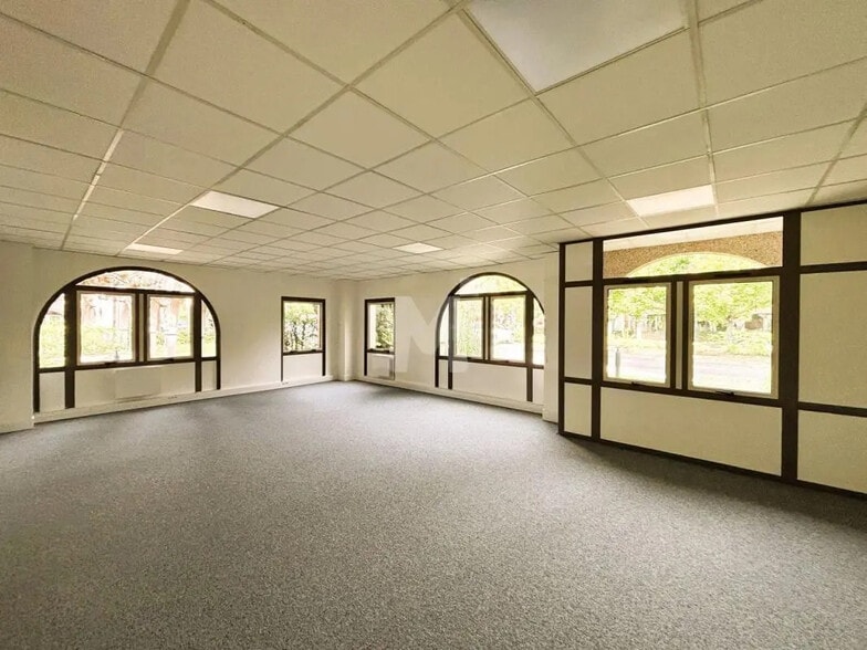 Office in Orsay for lease - Interior Photo - Image 3 of 8