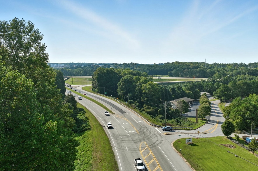 2222 Jesse Jewell Pky NE, Gainesville, GA for sale - Building Photo - Image 3 of 10