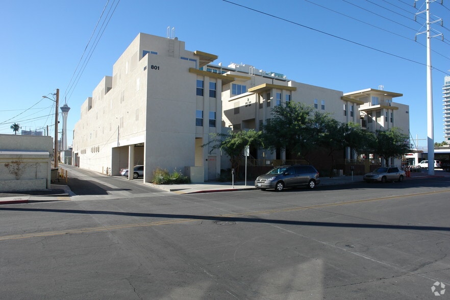 801 Las Vegas Blvd S, Las Vegas, NV for lease - Building Photo - Image 3 of 20