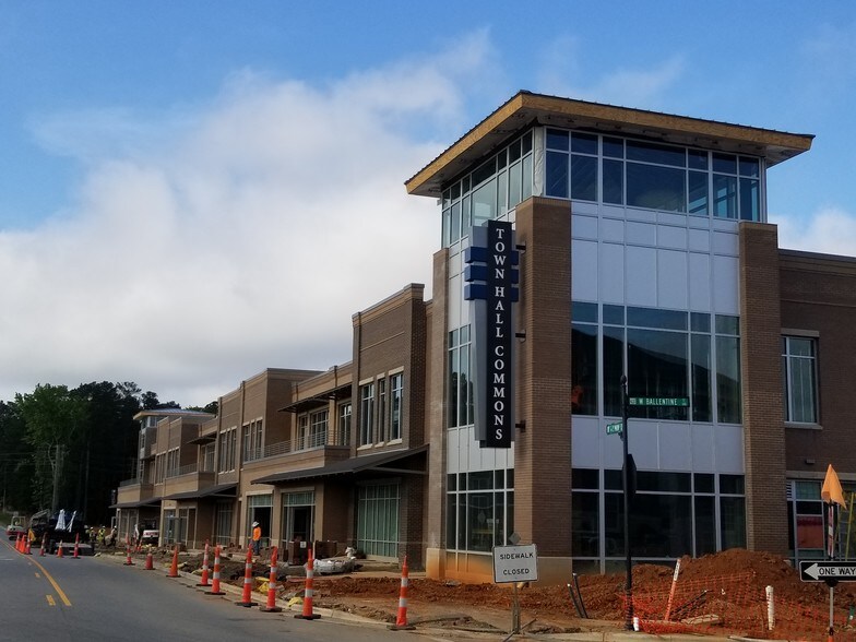 242 S Main St, Holly Springs, NC for sale - Primary Photo - Image 1 of 1