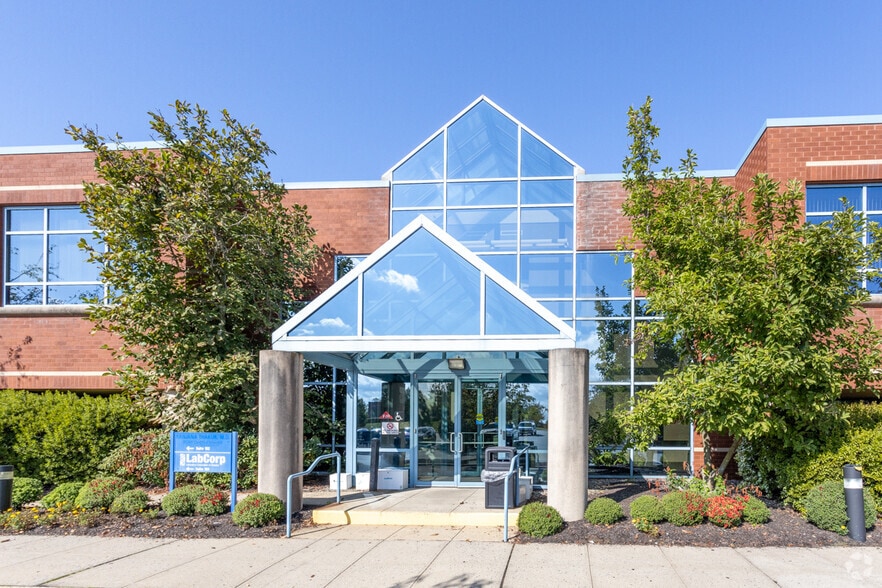 105 Raider Blvd, Hillsborough, NJ for lease - Building Photo - Image 1 of 5