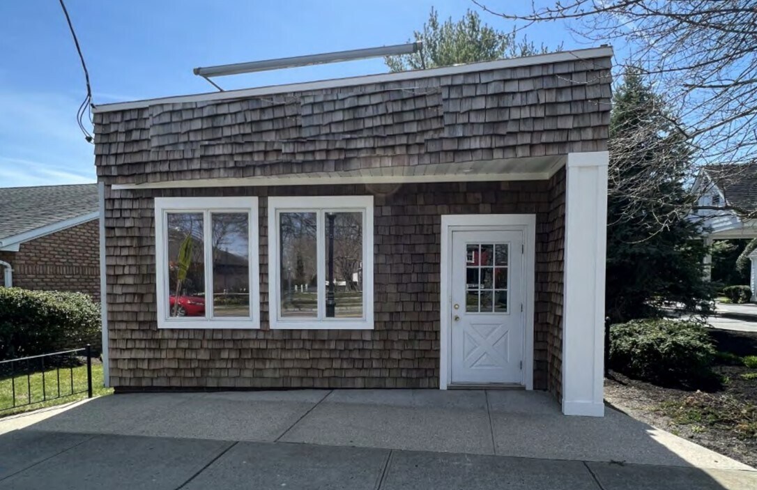 236 Main St, Center Moriches, NY for sale Primary Photo- Image 1 of 1