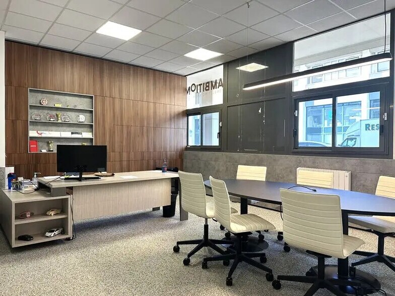 Office in Villeurbanne for lease - Interior Photo - Image 3 of 7