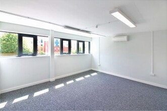 5-8 Cartwright Rd, Stevenage for lease Interior Photo- Image 2 of 2