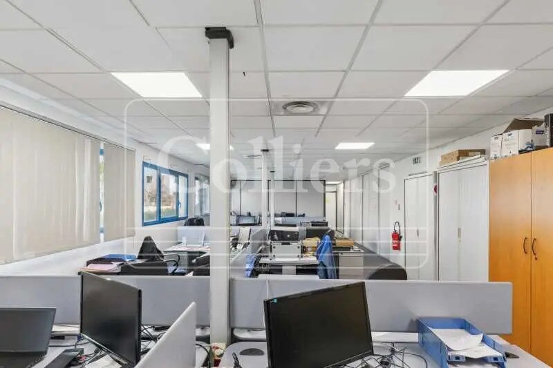 Office in Marseille for lease - Interior Photo - Image 3 of 16