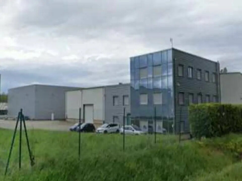 Flex in Miribel for lease Building Photo- Image 1 of 4