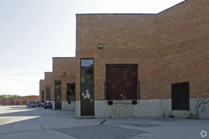 2319 Dunwin Dr, Mississauga, ON for lease - Building Photo - Image 2 of 5