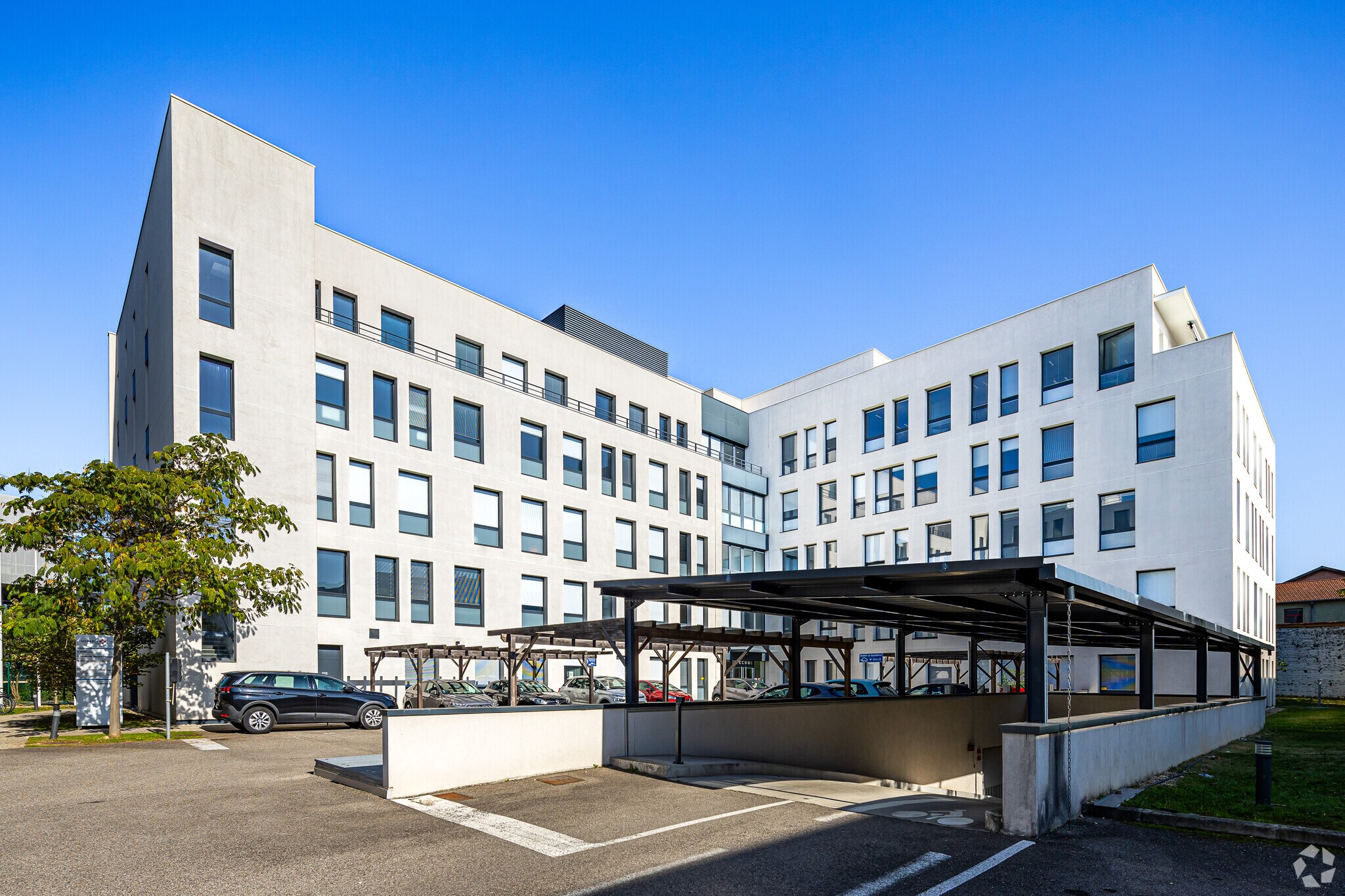 Office in Villeurbanne for lease Primary Photo- Image 1 of 7