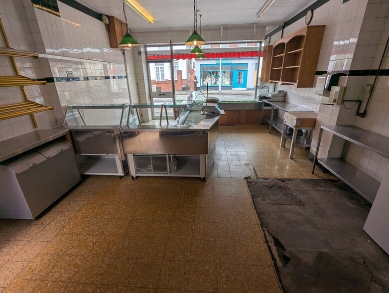 5 Pentrepoeth Rd, Swansea for sale - Interior Photo - Image 2 of 6