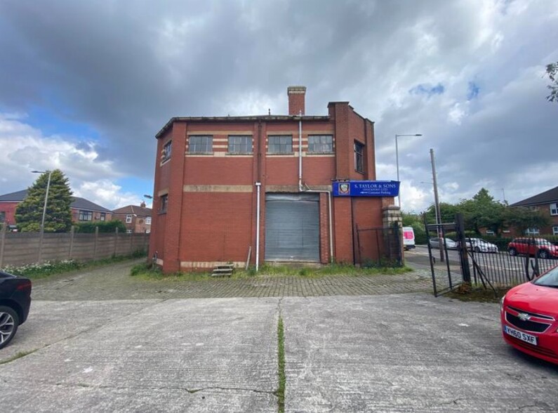 215 Gorton Rd, Stockport for sale - Building Photo - Image 2 of 9