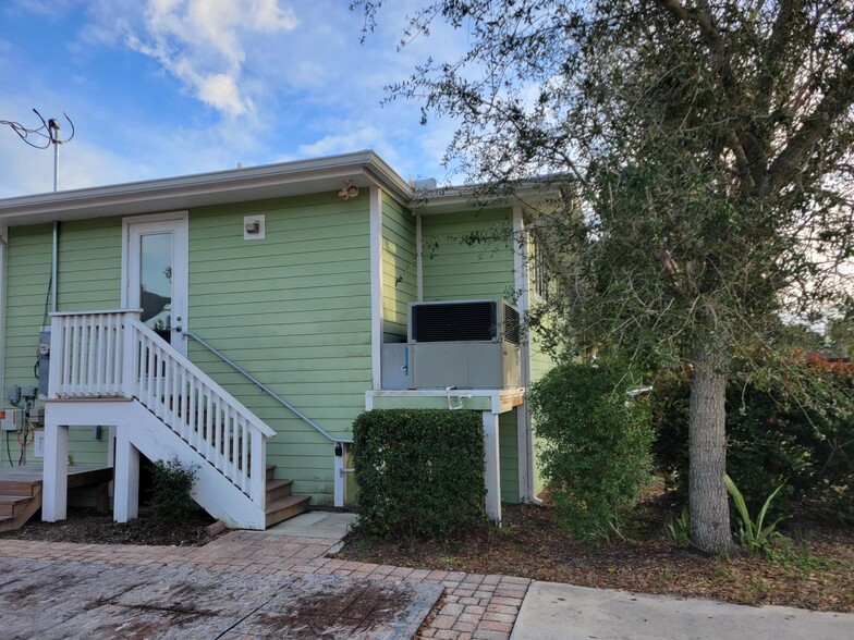 1530 Periwinkle Way, Sanibel, FL for lease - Building Photo - Image 2 of 4