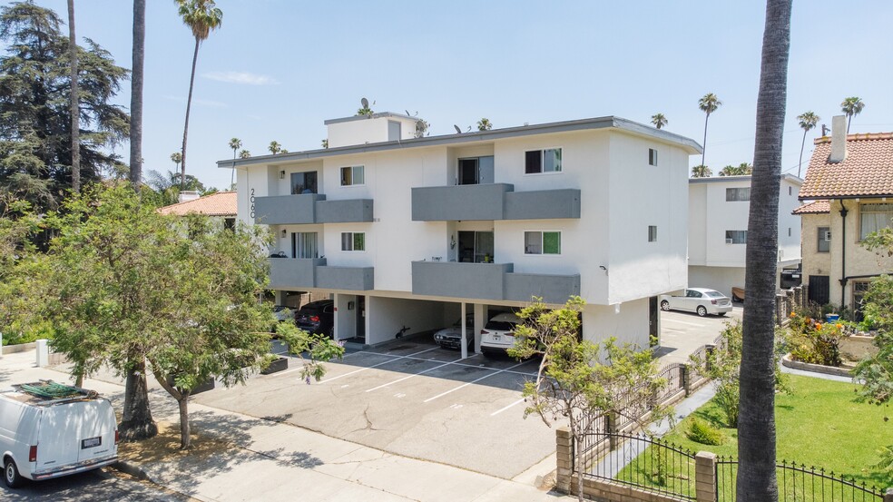 2060 S Hobart Blvd, Los Angeles, CA for sale - Primary Photo - Image 1 of 9