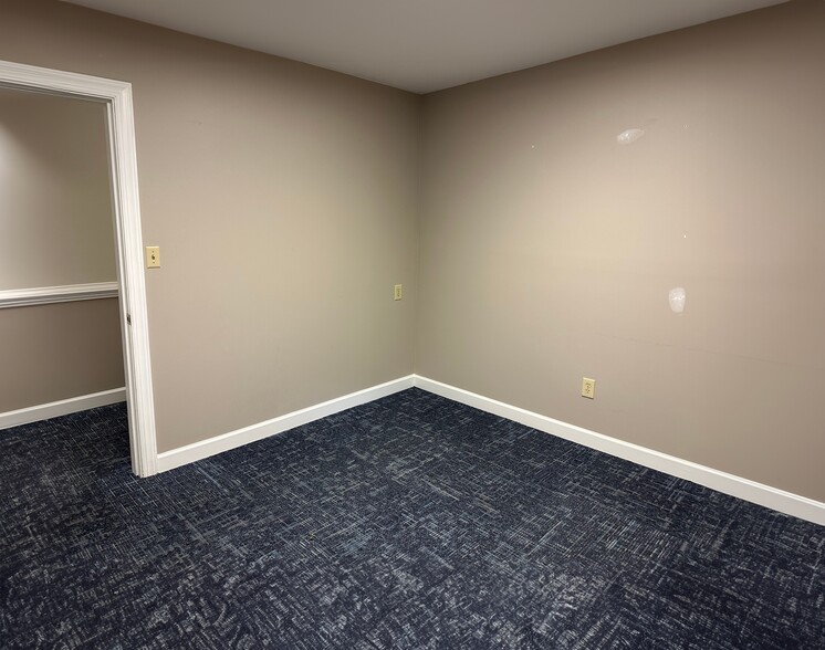 223 E Chatham St, Cary, NC for lease - Interior Photo - Image 3 of 5