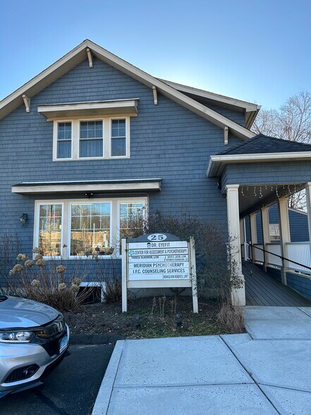 25 Church Hill Rd, Newtown, CT for lease - Building Photo - Image 2 of 3